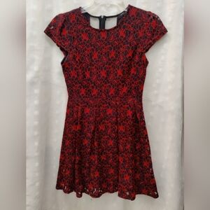 Romeo & Juliet Couture Scarlet and Ebony Lace Mini Dress Romantic Valentine Sz S